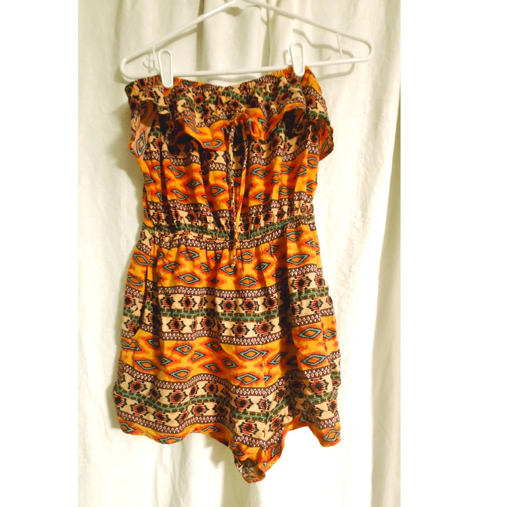 Strapless Tapa print romper